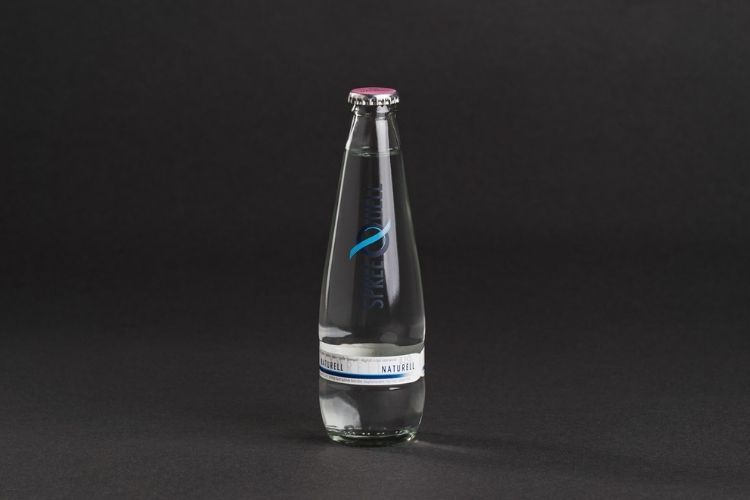Stilles Mineralwasser in kleiner Flasche für Catering Tische, Meetings und Business Veranstaltungen in Berlin