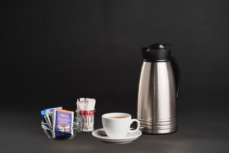 Tee 1 Liter als warmes Getränk für Catering in Berlin bei Meetings und Veranstaltungen