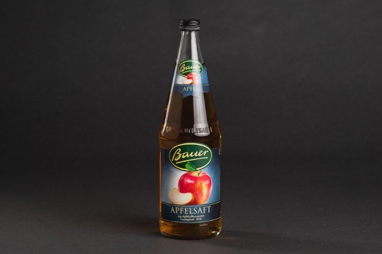 Apfelsaft im Ein Liter Format als fruchtige Getränkeoption für Catering und Firmenveranstaltungen in Berlin