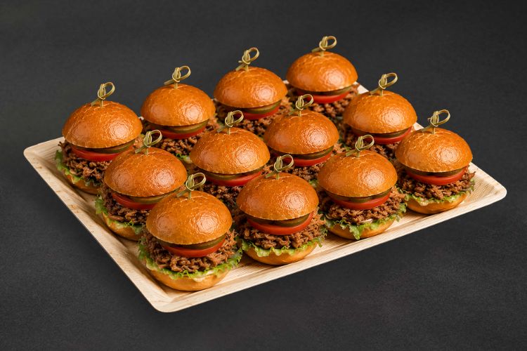 12 Mini Brioche Beef Burger für Business Catering in Berlin