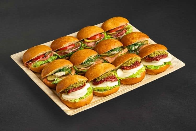 Mini Brioche Sandwiches in Premium Auswahl mit verschiedenen Belägen