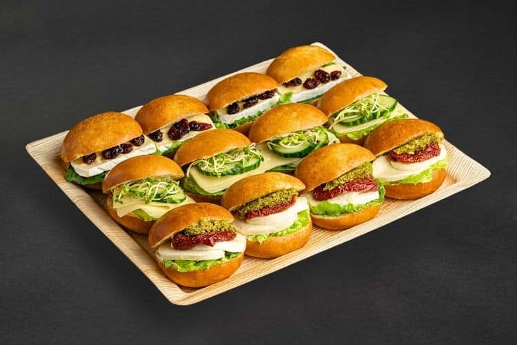 Mini Brioche Sandwiches mit vegetarischer Füllung als Fingerfood