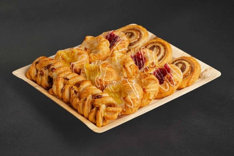 Dänisches Plundergebäck in gemischter Auswahl als süße Platte