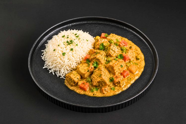Catering Berlin Mitte mit Chicken Curry und Basmatireis für Office Lunch und warmes Business Catering