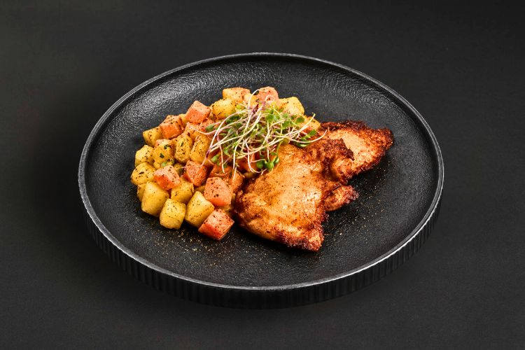 Catering Berlin Kreuzberg mit Hähnchenfilet und Wurzelgemüse für warmes Office Lunch und Business Catering