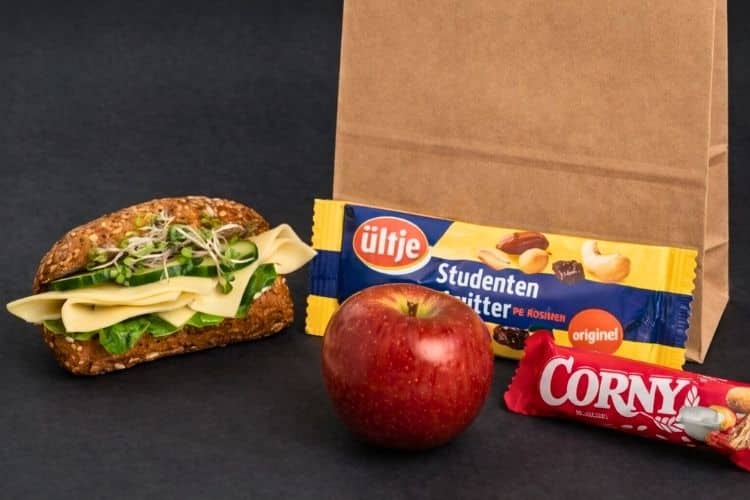 Lunchpaket mit ausgewählten Komponenten für unterwegs und kurze Pausen