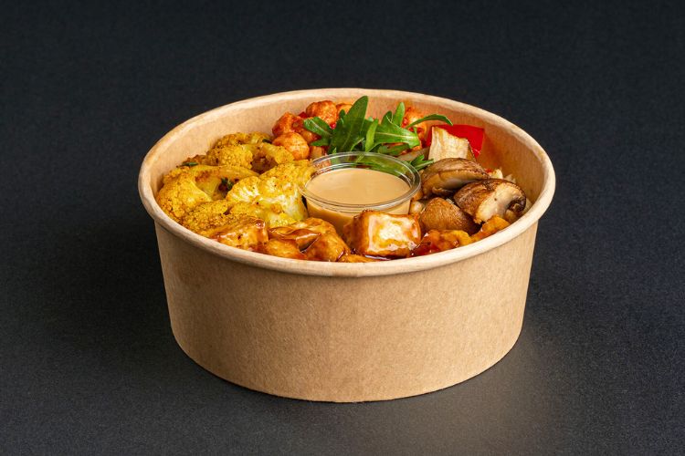 Asiatisch inspirierte Bowl mit Teriyaki Tofu und frischem Gemüse als vegane Option im Berliner Office Catering