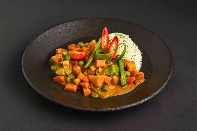 Veggie Curry mit Basmatireis als vegetarisches Gericht für Lunch und Business Catering