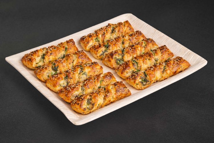 Spinat Feta Stangen mit würziger Füllung als herzhafte vegetarische Catering Option