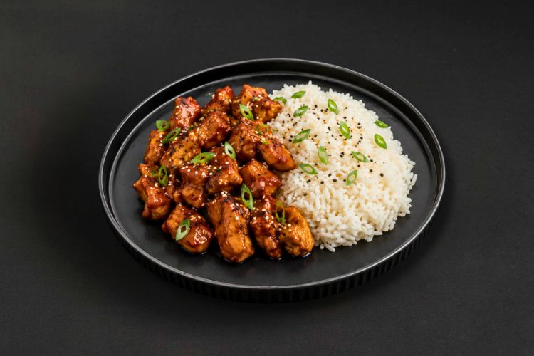 Korean Chicken mit Jasminreis als warmes Business Catering für Meetings und Firmenveranstaltungen