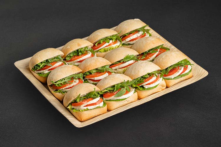 12 Mini Ciabatta mit Tomate Mozzarella und Rucola für Büro Catering Berlin