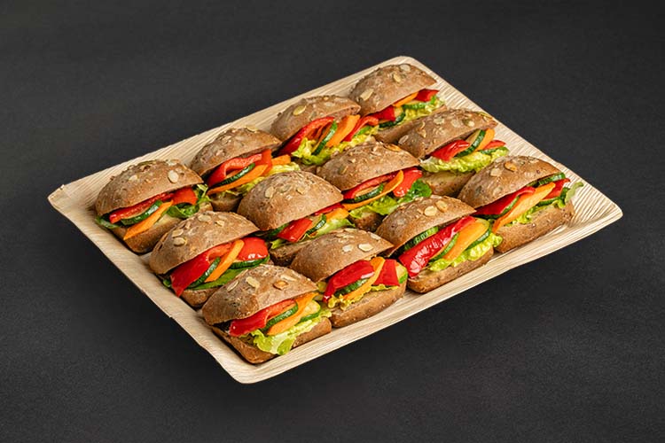 12 Mini Vollkorn Sandwiches mit Grillgemüse für Büro Catering in Berlin