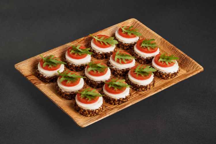 Mozzarella Tomate Schnittchen für Büro Catering in Berlin