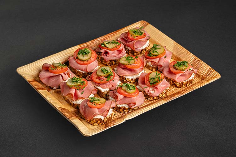 12 Pastrami Schnittchen mit Gewürzgurke für Büro Catering in Berlin