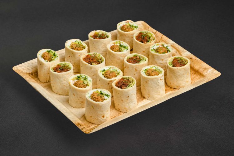 Mini Wraps mit Falafel, Bulgur und Paprika für Büro Catering in Berlin
