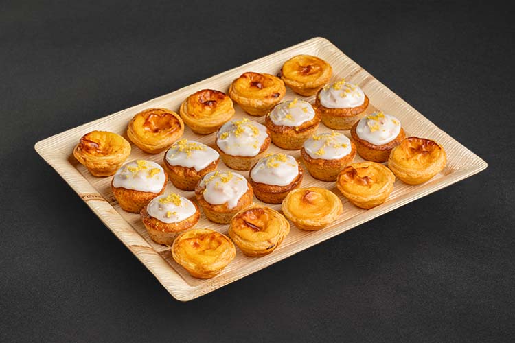 20 Mini Muffins und Pastel de Nata für Kaffeepausen Catering in Berlin