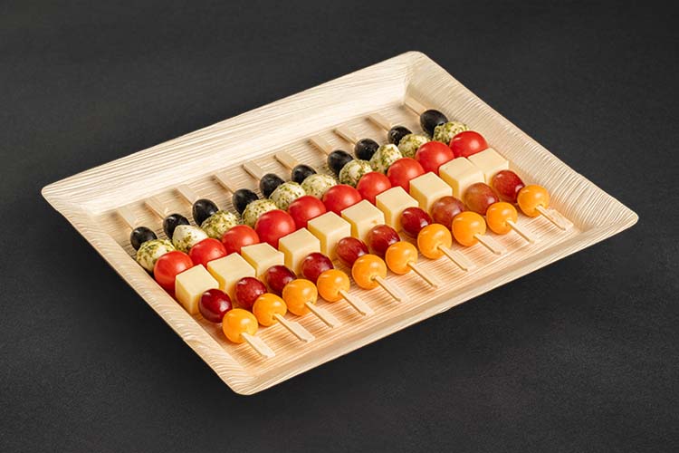 Obst Käse und Caprese Spießchen für Fingerfood Catering Berlin