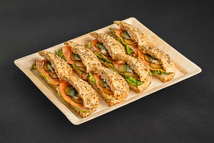 Mehrkorn Sandwiches mit Räucherlachs für Büro Catering Berlin